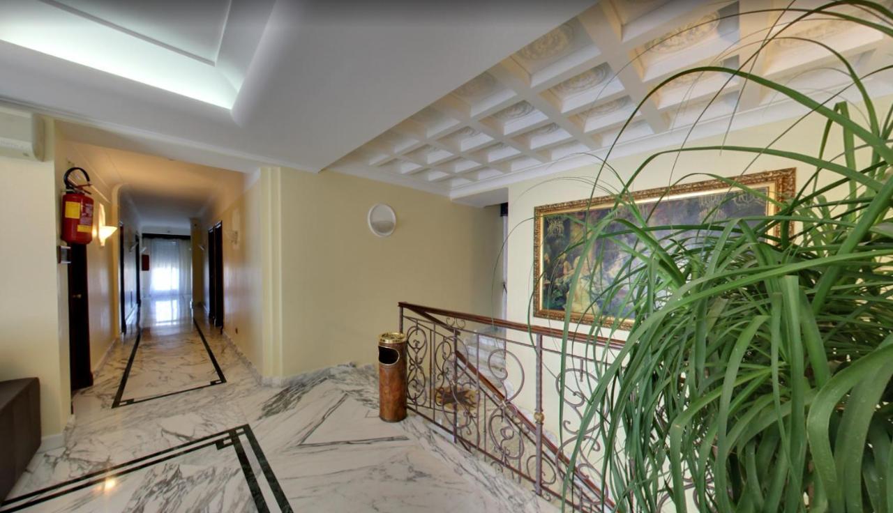 Hotel 2000 Giugliano In Campania Εξωτερικό φωτογραφία